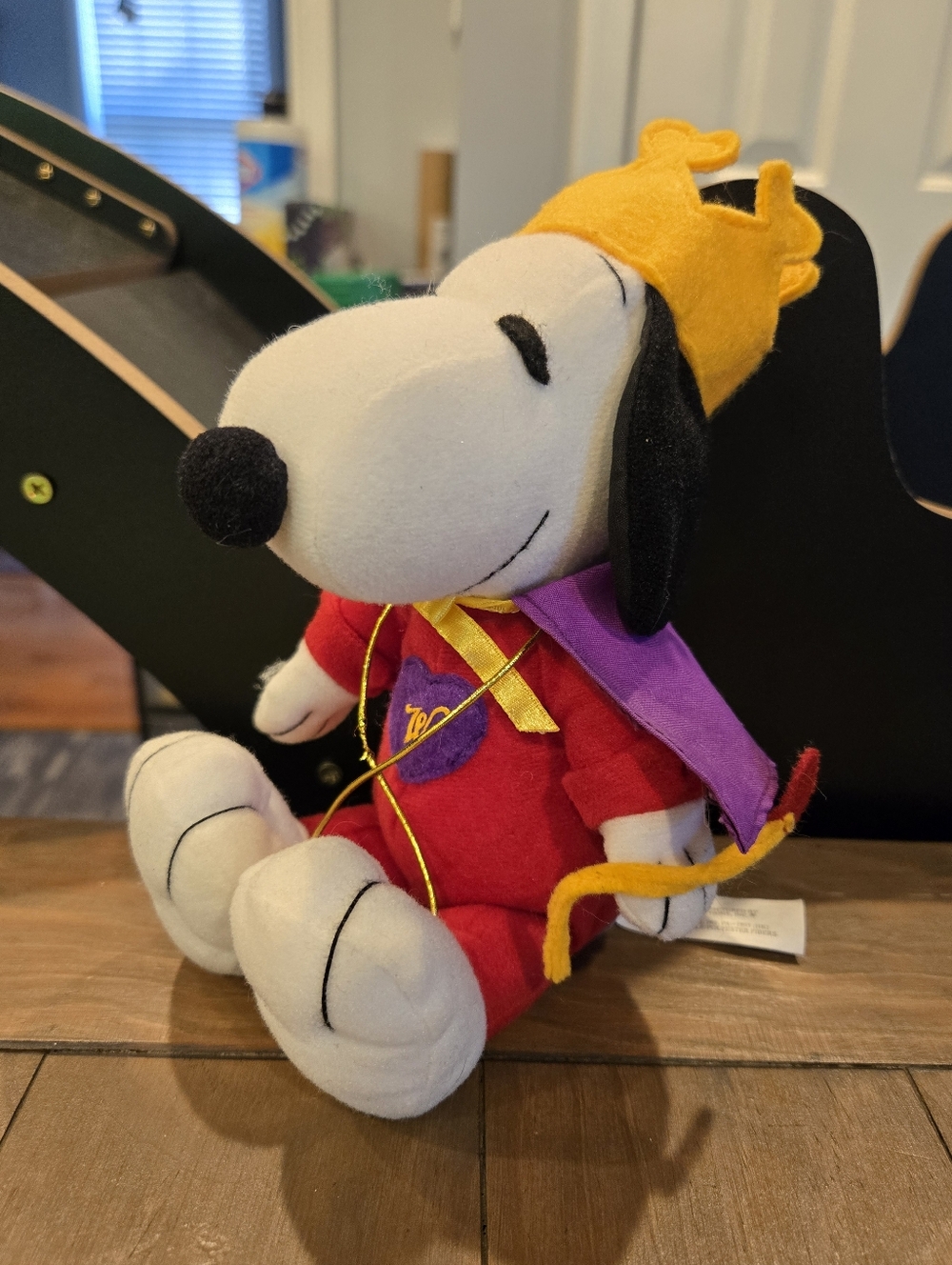 Vintage 2003 Whitman's Charlie Brown Peanuts Royal Snoopy Valentine Plush